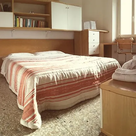 Bed & Breakfast Global House